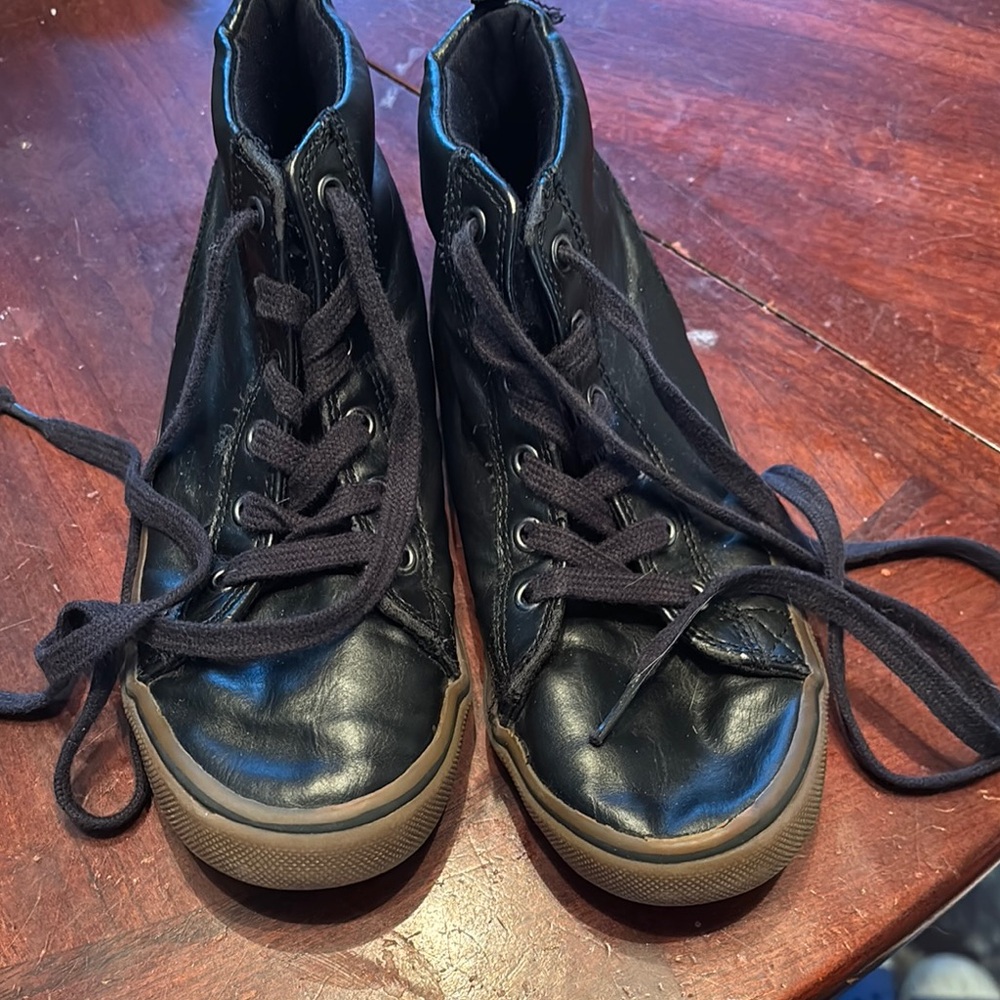 Cat & Jack Black High-Top Sneakers with Glossy Finish Boys Size 1 Used